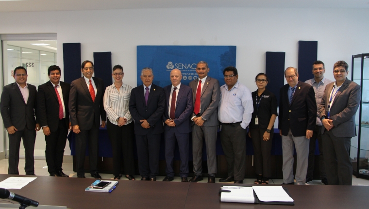 Representantes de LA Referencia junto a autoridades de los organismos de ciencia, tecnolog&iacute;a y educaci&oacute;n de Panam&aacute;.